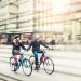 Par som cyklar